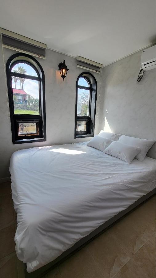 Aewol Coast 34 Hotel Jeju Bagian luar foto